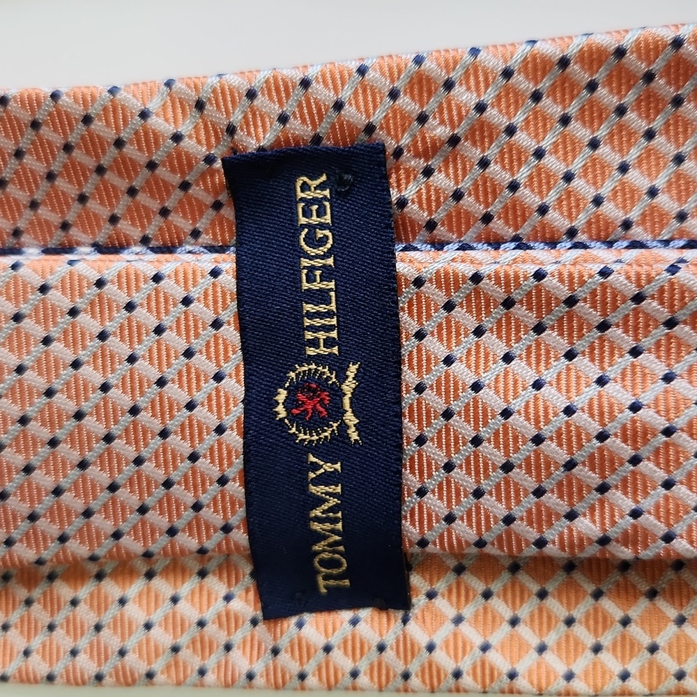 Tommy Hilfiger - Picture 3 of 5